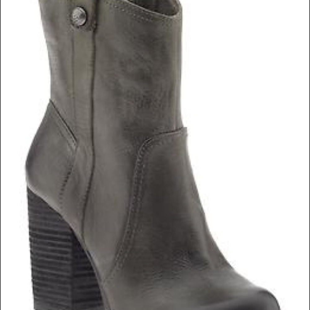 Vincent Camuto Bennie Leather Boot/Bootie Size 8, Grey Steel